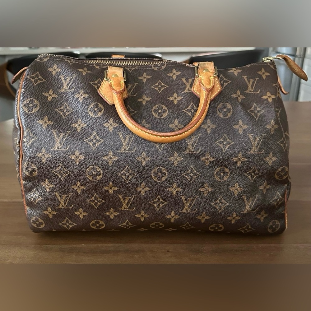 Louis Vuitton Monogram Speedy 35